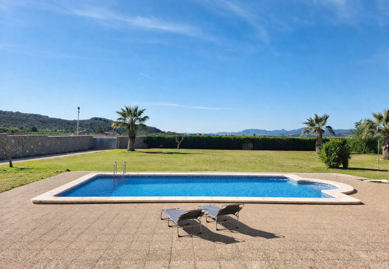 Villa en Alcoceber / Alcossebre - Villa con Piscina Privada y 2.000m² de Jardín