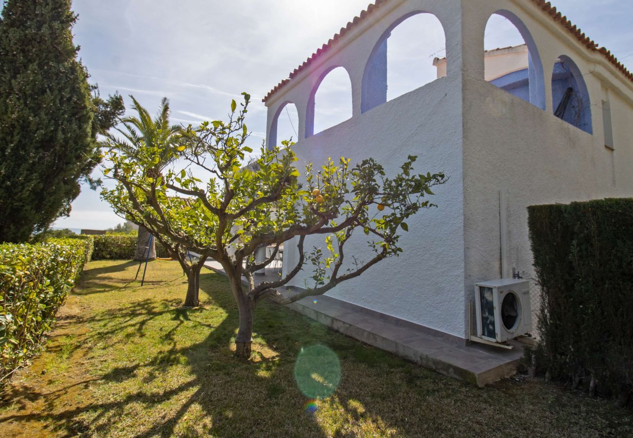 Villa en Alcoceber / Alcossebre - Villa privada con jardín y barbacoa CALA BLANCA
