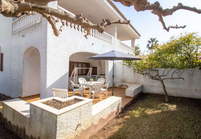 Villa en Alcoceber / Alcossebre - Chalet para 7 con jardín privado CALA BLANCA