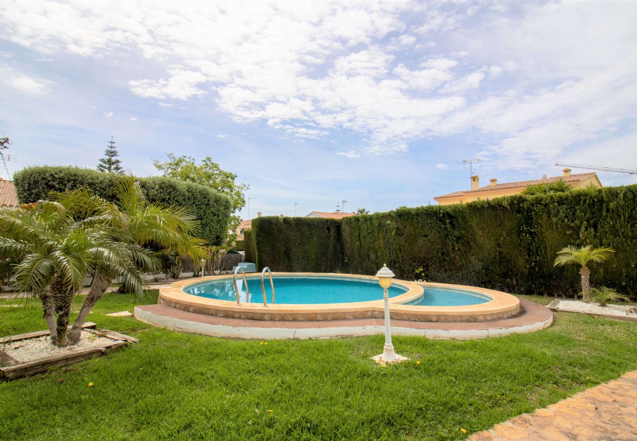 Villa en Alcoceber / Alcossebre - Villa con piscina , jardín y Barbacoa Alcossebre