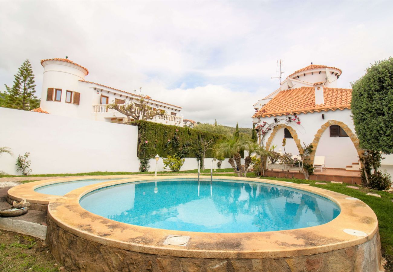 Villa en Alcoceber / Alcossebre - Villa con piscina , jardín y Barbacoa Alcossebre