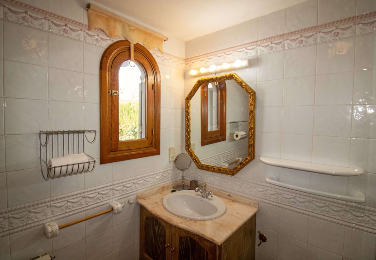 Villa en Alcoceber / Alcossebre - Villa con piscina , jardín y Barbacoa Alcossebre