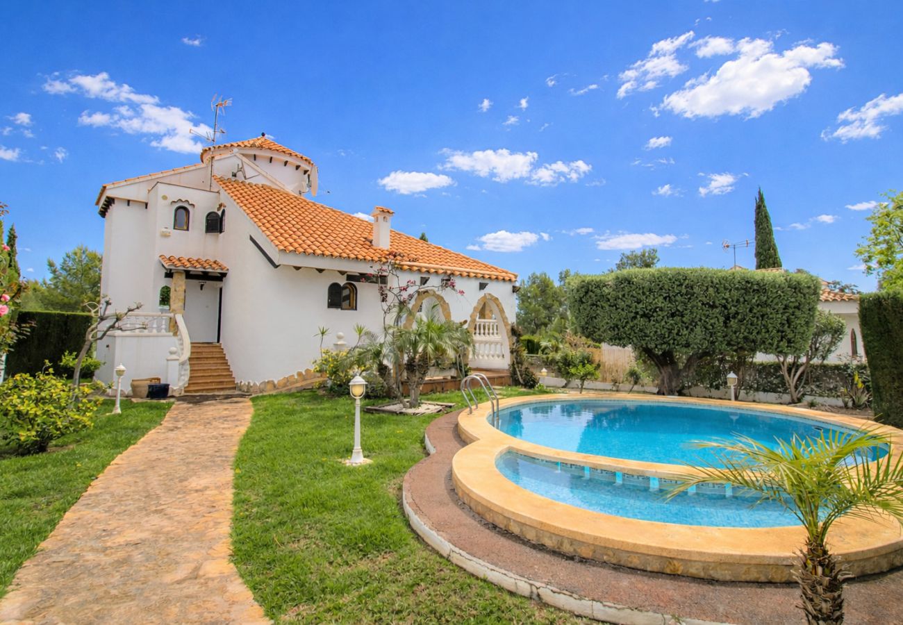 Villa en Alcoceber / Alcossebre - Villa con piscina , jardín y Barbacoa Alcossebre