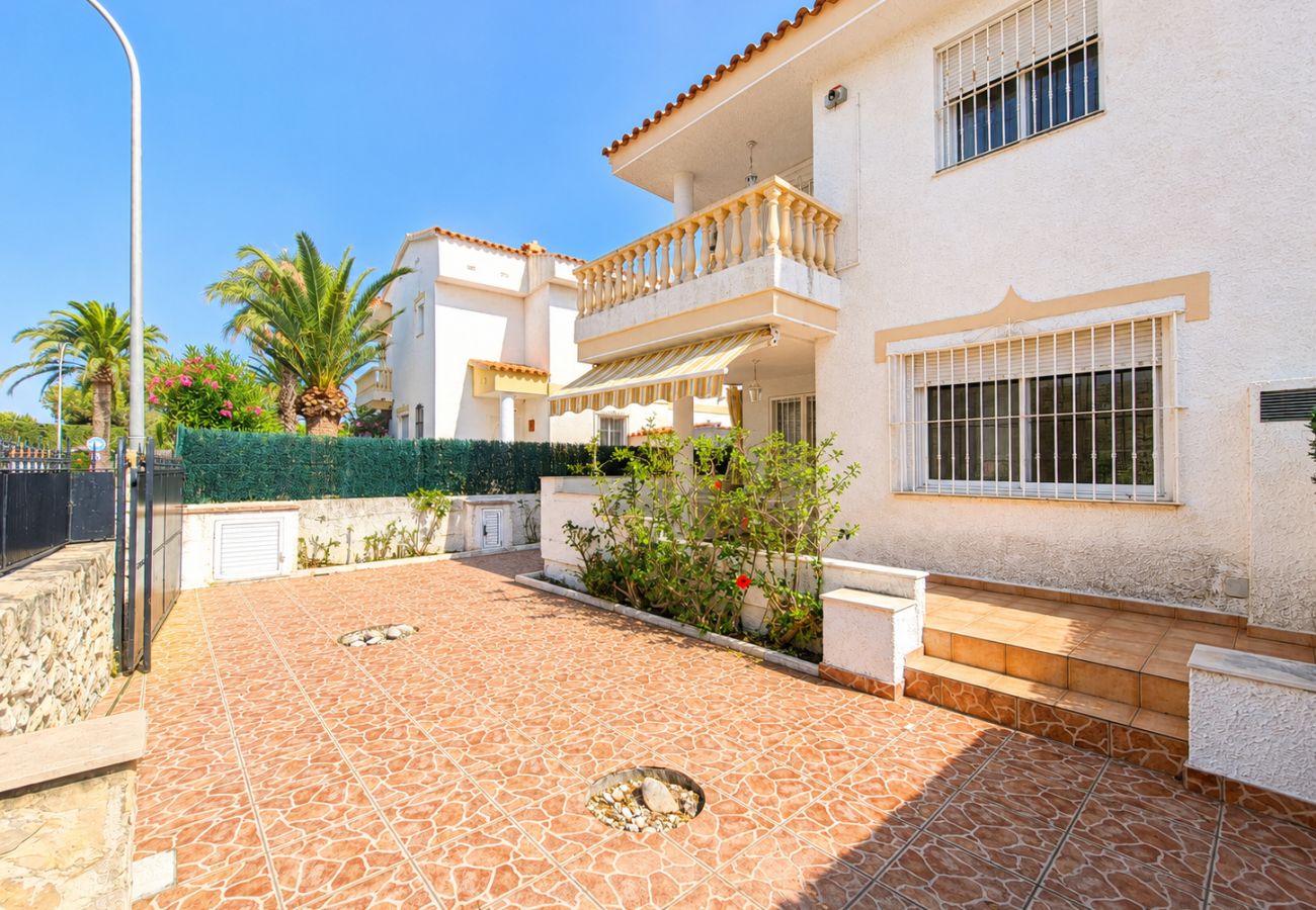 Casa en Alcoceber / Alcossebre - Villa Tres Playas | Gran patio privado · Piscina ·