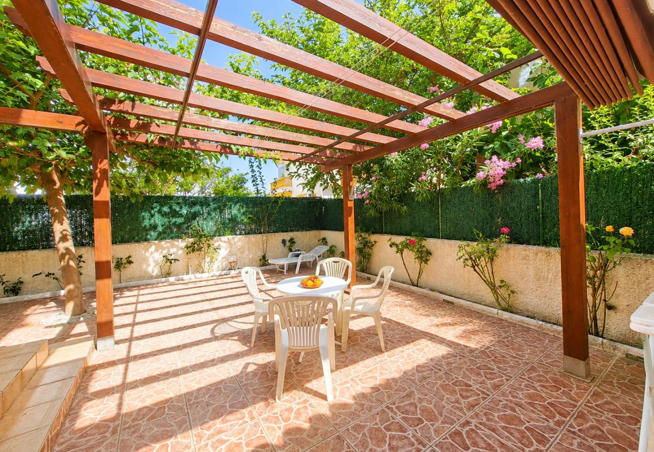 Casa en Alcoceber / Alcossebre - Villa Tres Playas | Gran patio privado · Piscina ·