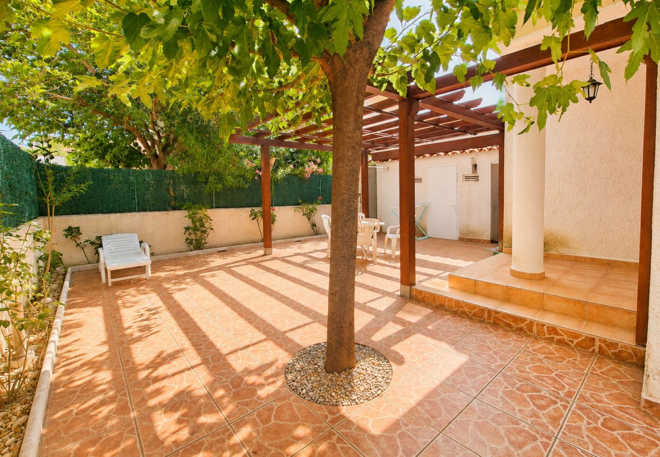 Casa en Alcoceber / Alcossebre - Villa Tres Playas | Gran patio privado · Piscina ·