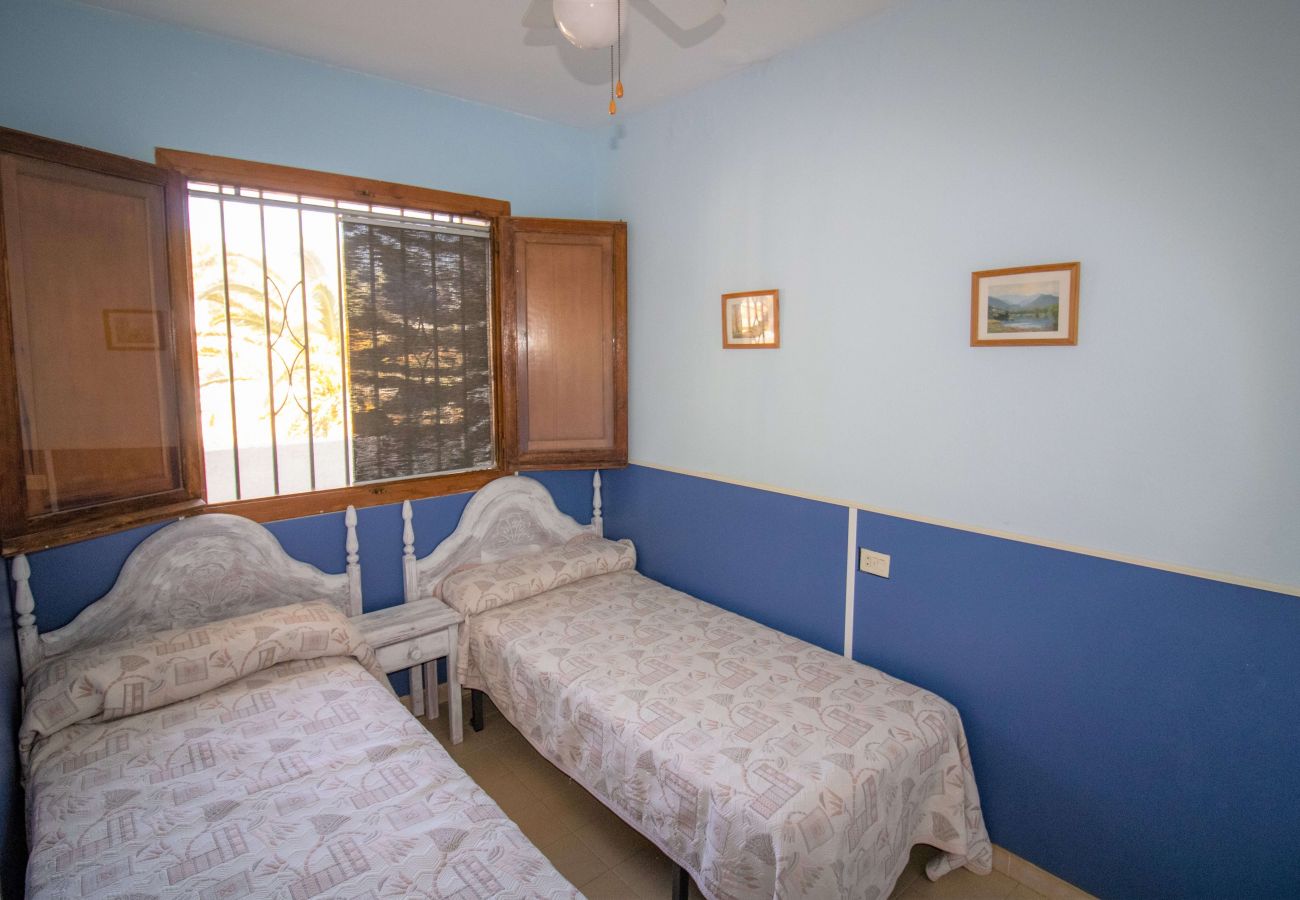 Ferienwohnung in Alcoceber - Apartamento frente al mar con terraza PLAYA ROMANA