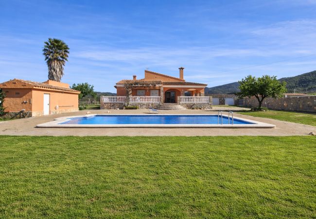 Villa in Alcoceber / Alcossebre - Villa con Piscina Privada y 2.000m² de Jardín