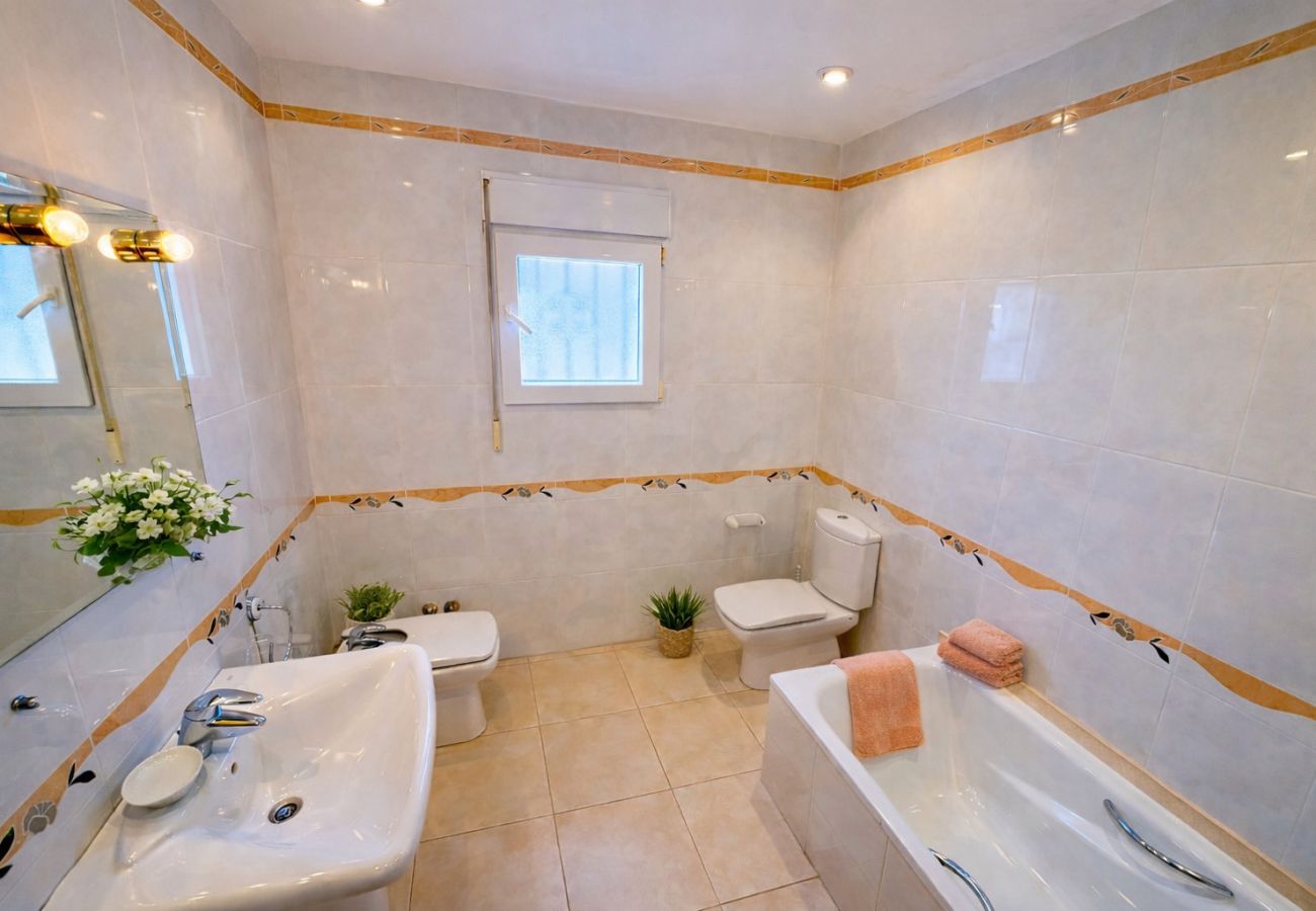 Villa in Alcoceber - Villa con Piscina Privada y 2.000m² de Jardín