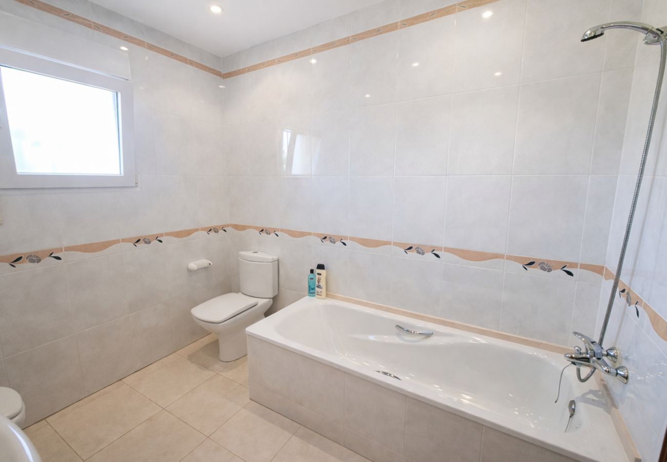 Villa in Alcoceber - Villa con Piscina Privada y 2.000m² de Jardín