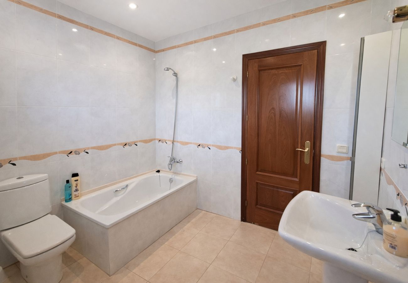 Villa in Alcoceber - Villa con Piscina Privada y 2.000m² de Jardín