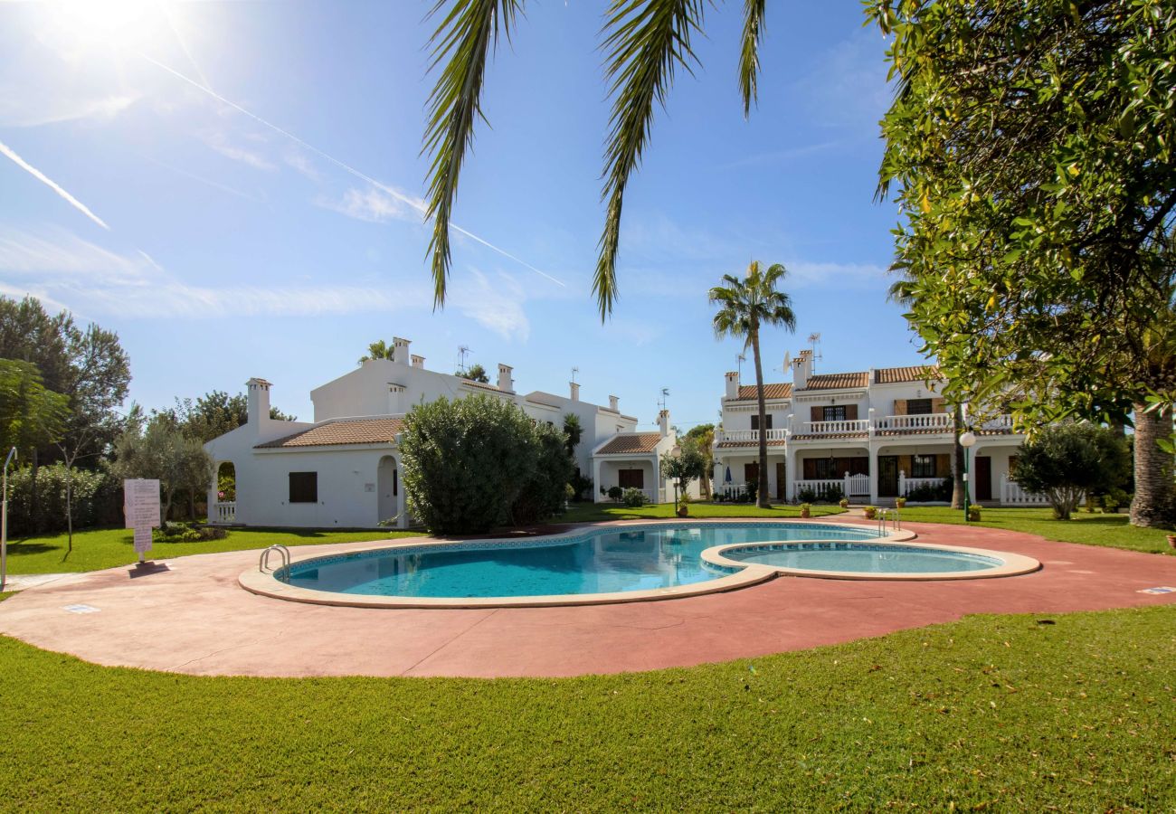 Stadthaus in Alcoceber - Casa adosada con piscina y jardín PLAYA ROMANA