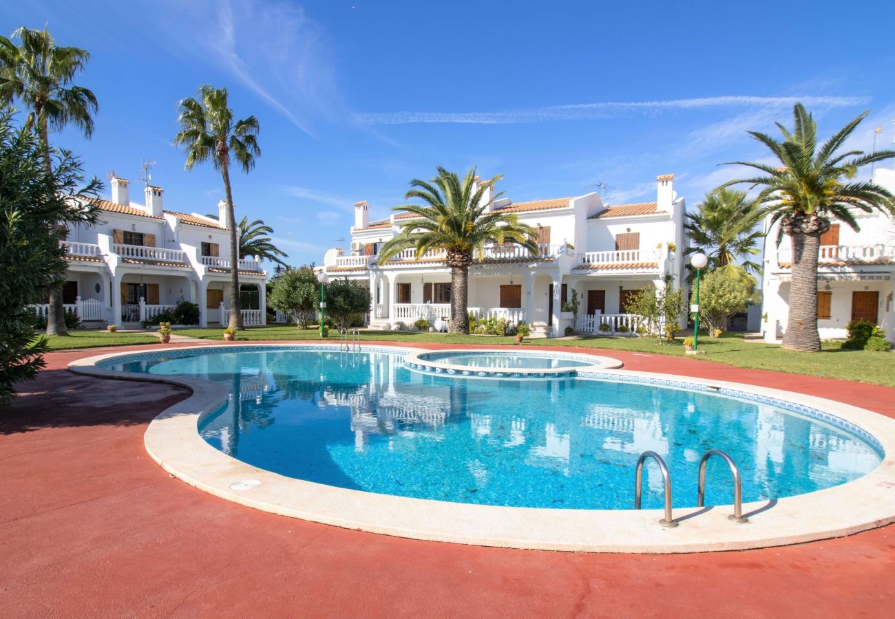 Stadthaus in Alcoceber - Casa adosada con piscina y jardín PLAYA ROMANA