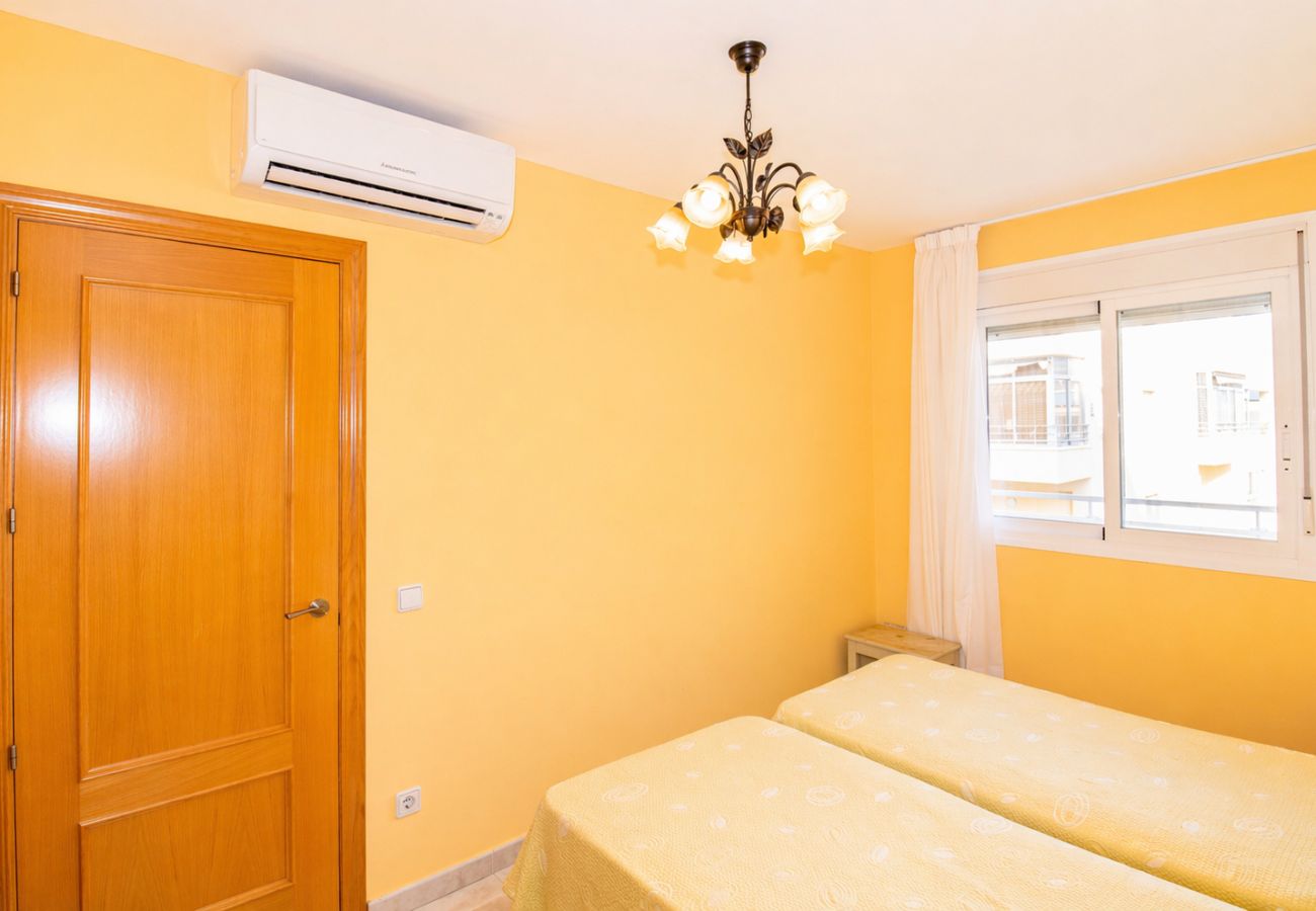 Ferienwohnung in Alcoceber - Playa Cargador - Apartamento con A/A y terraza