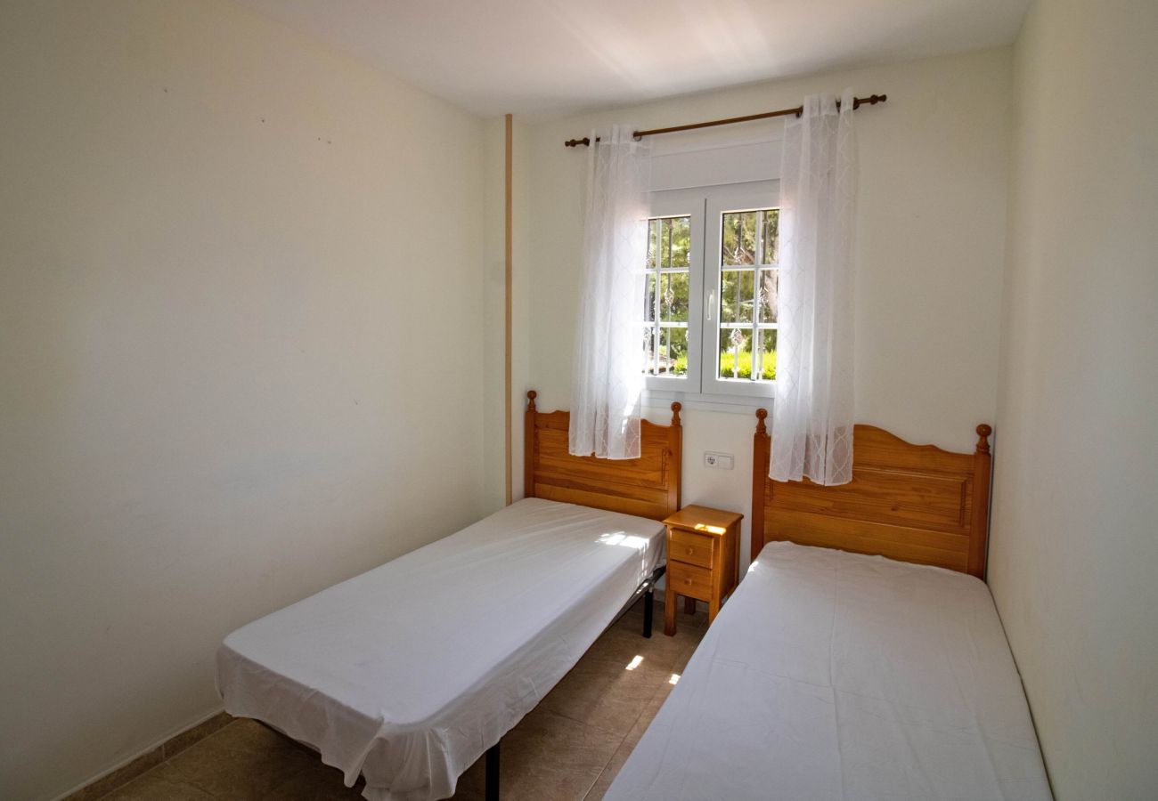 Ferienwohnung in Alcoceber - Planta baja frente a la piscina - Madeira