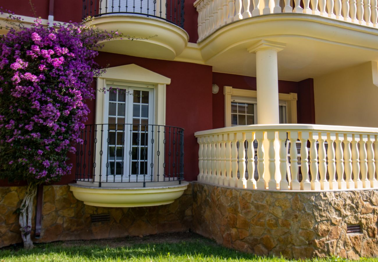 Ferienwohnung in Alcoceber - Bajo con terraza junto a la piscina - Madeira