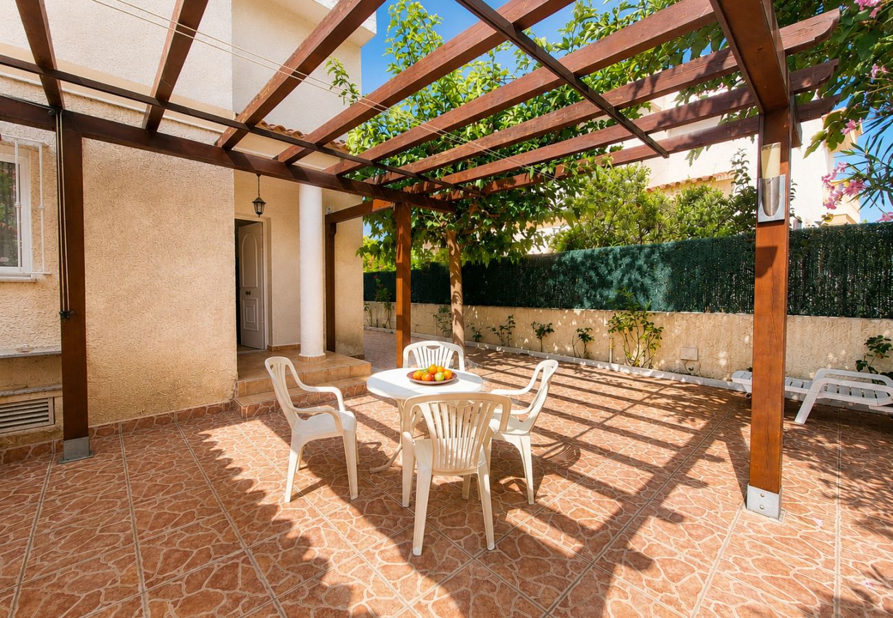 Ferienhaus in Alcoceber - Villa Tres Playas | Gran patio privado · Piscina ·