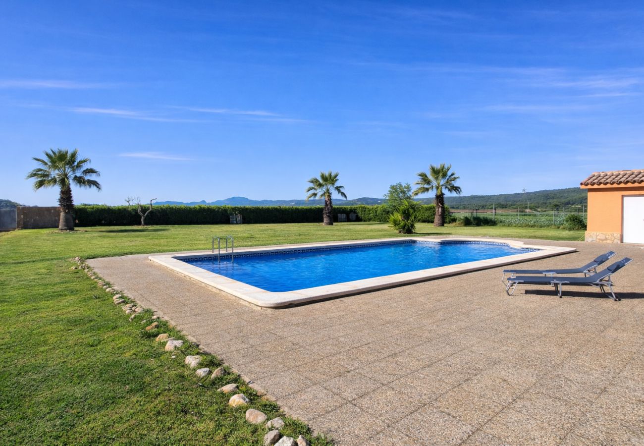 Villa in Alcocebre / Alcossebre - Villa con Piscina Privada y 2.000m² de Jardín