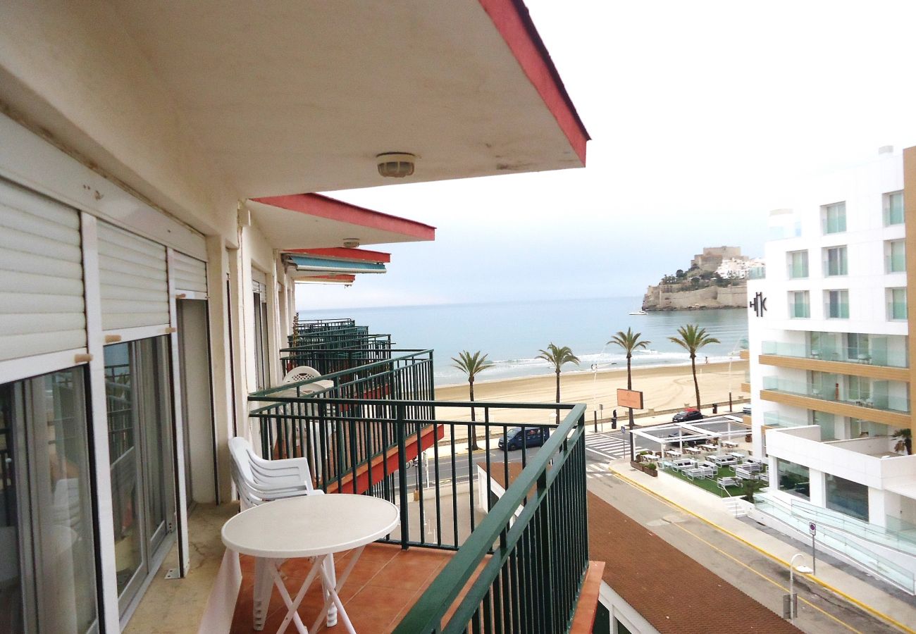 Apartment with sea views and near Castillo Papa Luna