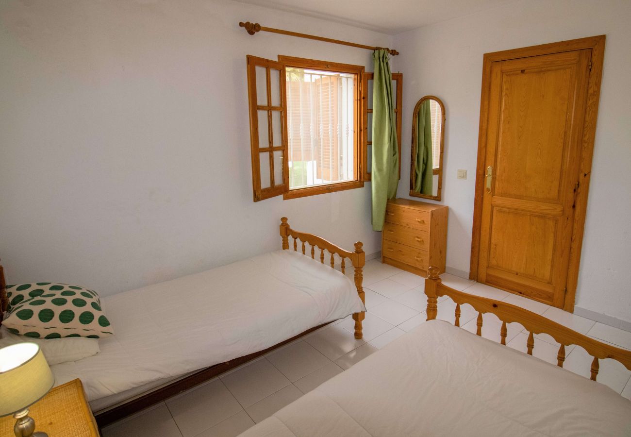 Townhouse in Alcocebre / Alcossebre - CASA ADOSADA con jardín Las Haciendas