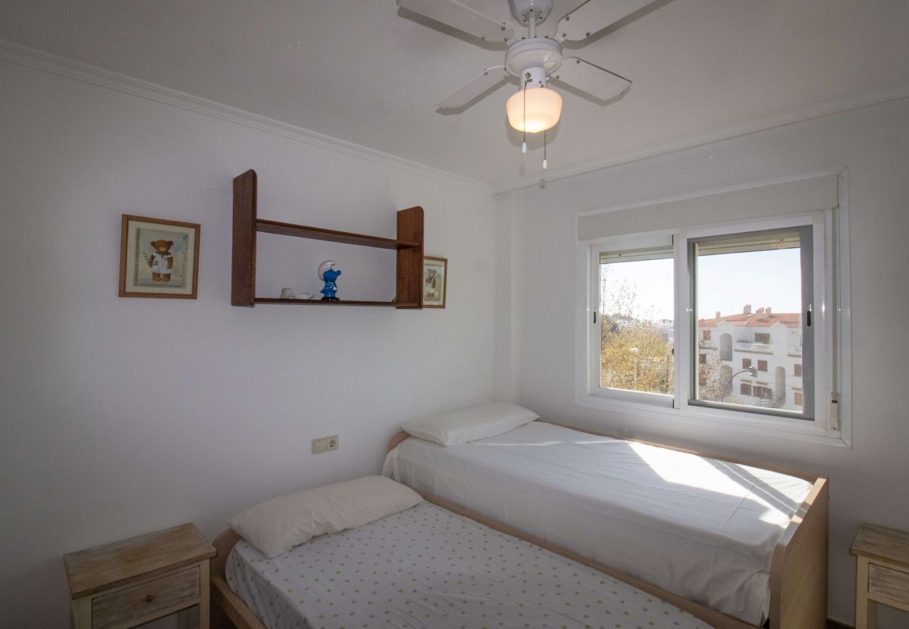 Apartment in Alcocebre / Alcossebre - Apartamento Playa Cargador con parking y piscina