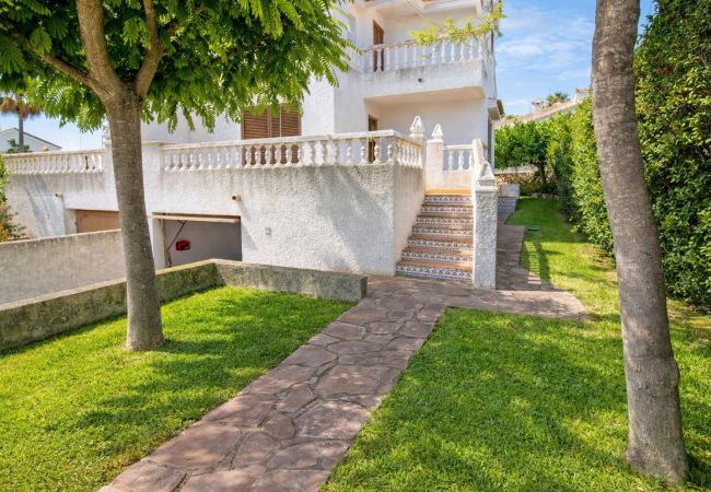 Villa/Dettached house in Alcoceber / Alcossebre - Villa con jardín privado - CALA BLANCA