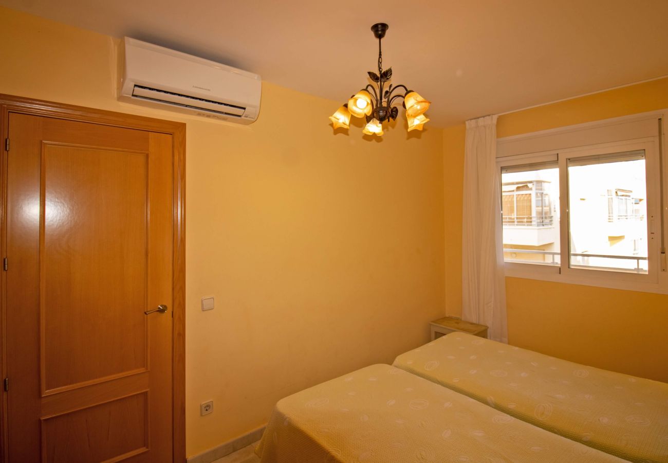 Apartment in Alcocebre / Alcossebre - Playa Cargador - Apartamento con A/A y terraza