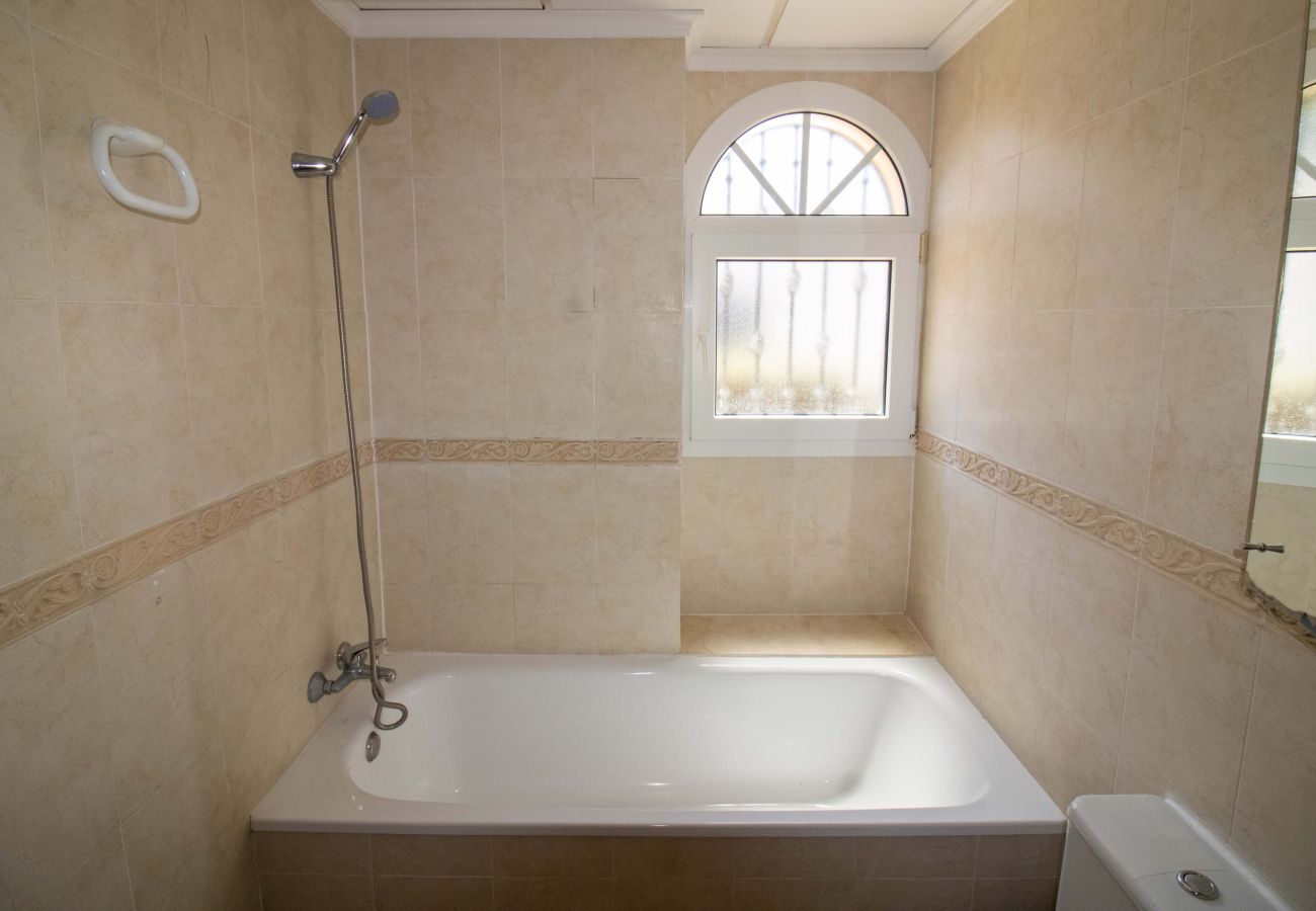 Apartment in Alcocebre / Alcossebre - Planta baja frente a la piscina - Madeira
