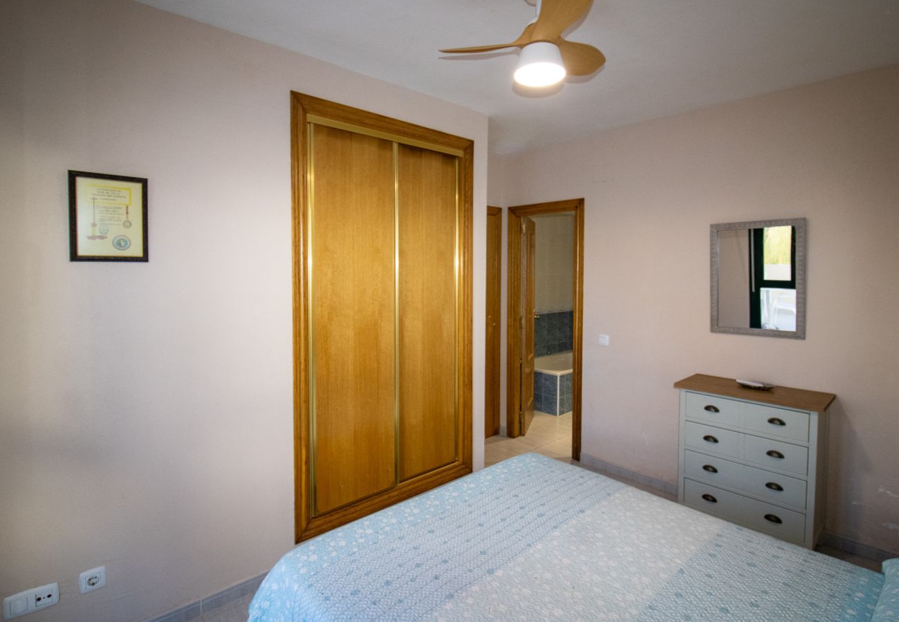 Apartment in Alcocebre / Alcossebre - Bajo frente a la piscina - Playa Cargador