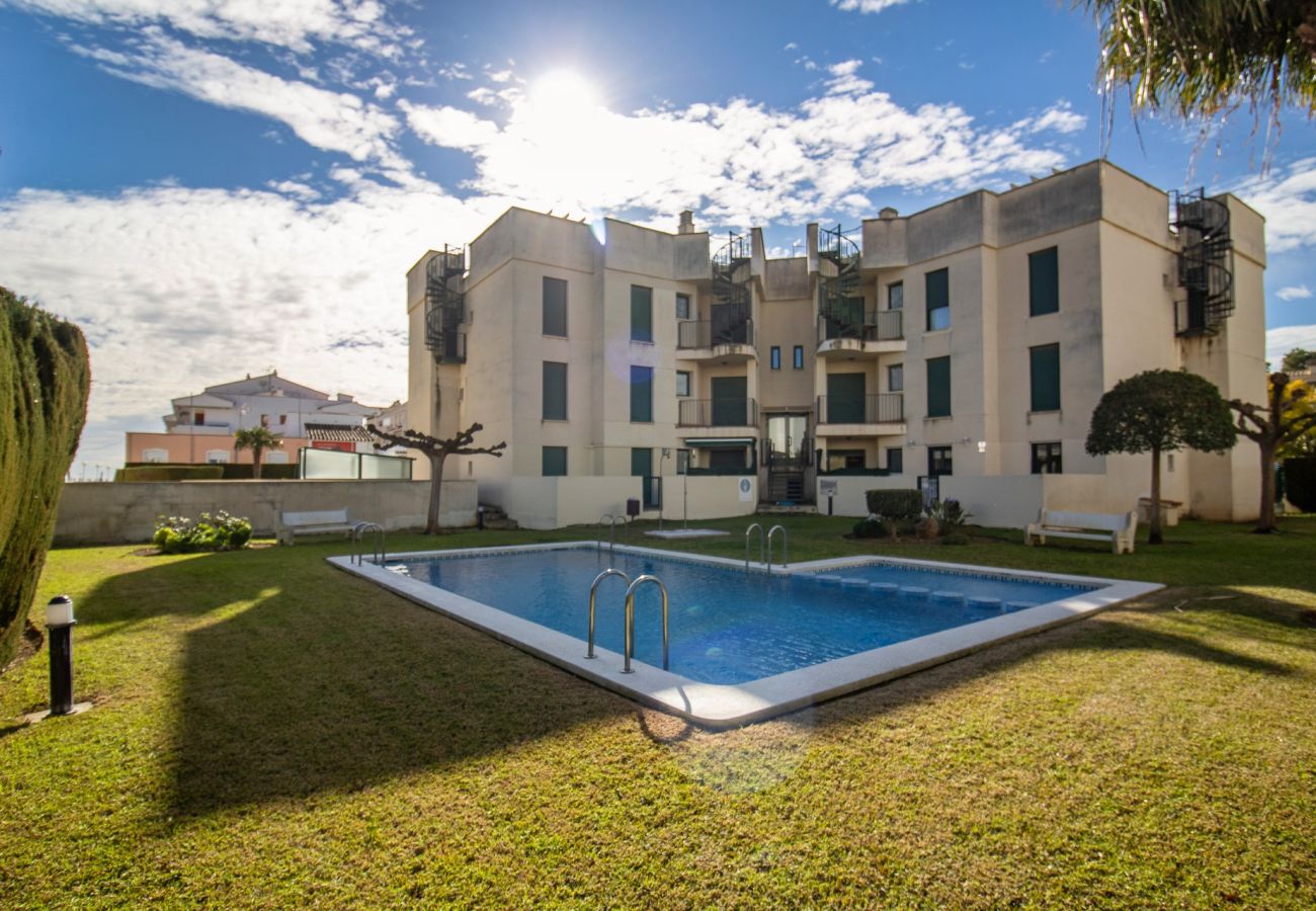 Apartment in Alcocebre / Alcossebre - Bajo frente a la piscina - Playa Cargador