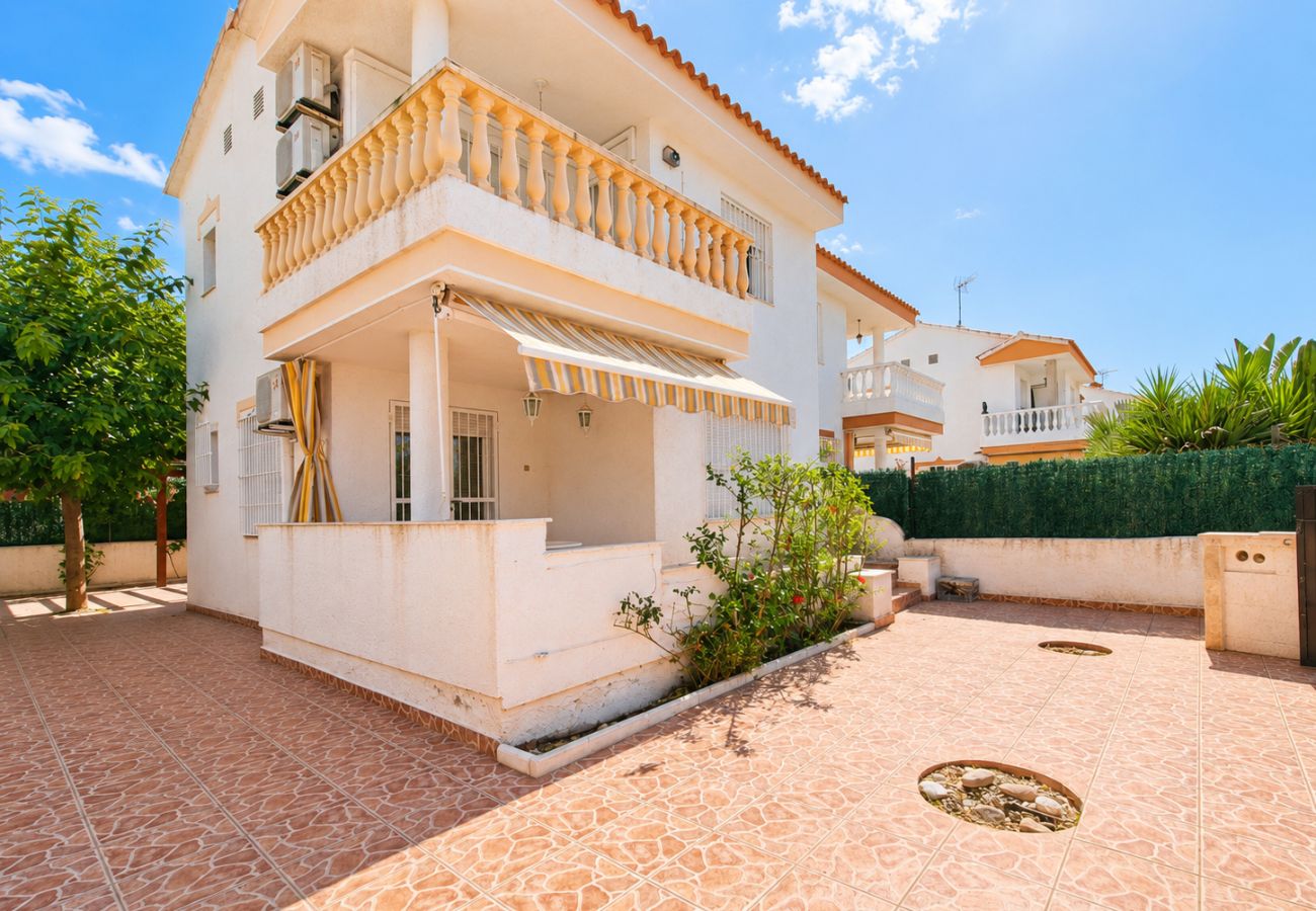 House in Alcocebre / Alcossebre - Villa Tres Playas | Gran patio privado · Piscina ·