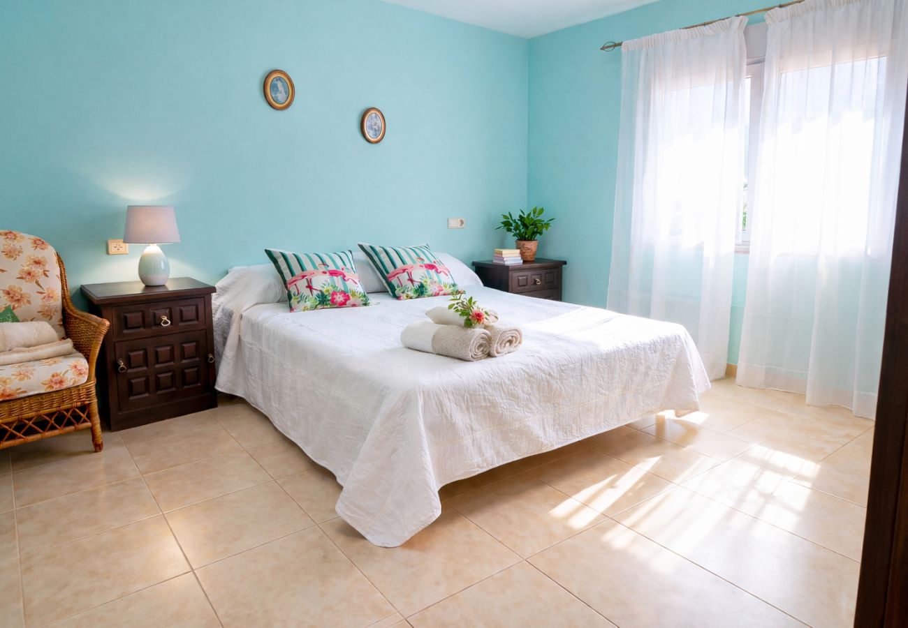 Villa à Alcocebre / Alcossebre - Villa con Piscina Privada y 2.000m² de Jardín