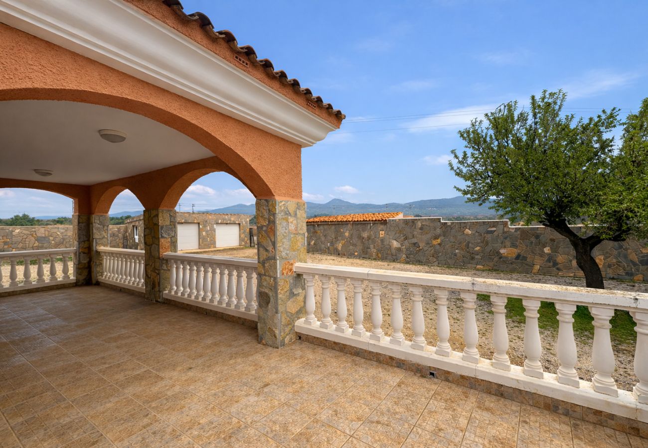 Villa à Alcocebre / Alcossebre - Villa con Piscina Privada y 2.000m² de Jardín