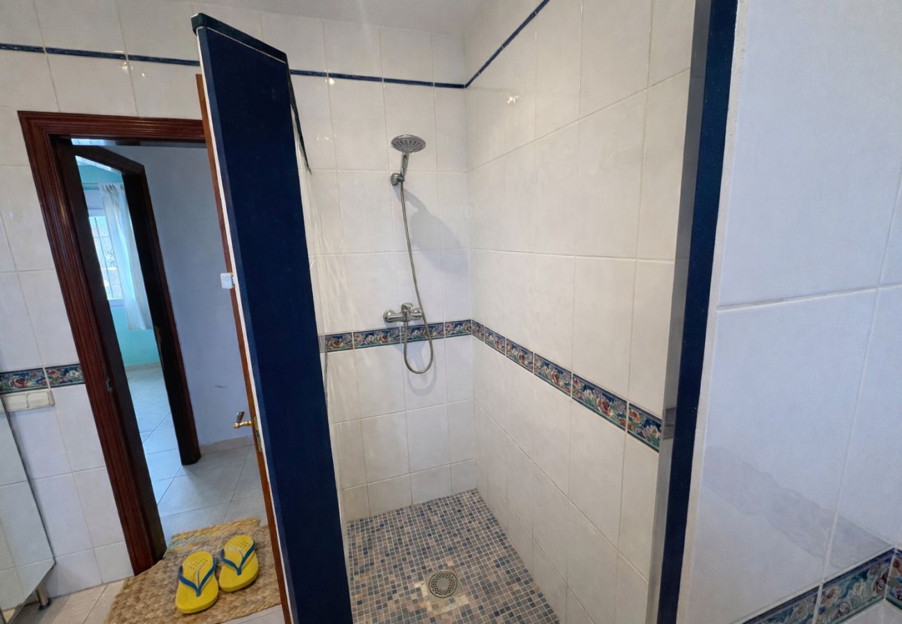 Villa à Alcocebre / Alcossebre - Villa con Piscina Privada y 2.000m² de Jardín