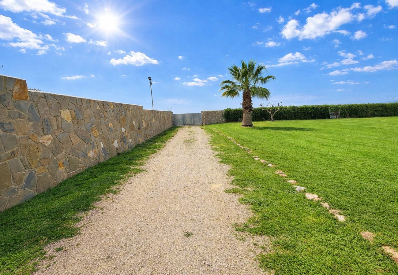 Villa à Alcocebre / Alcossebre - Villa con Piscina Privada y 2.000m² de Jardín