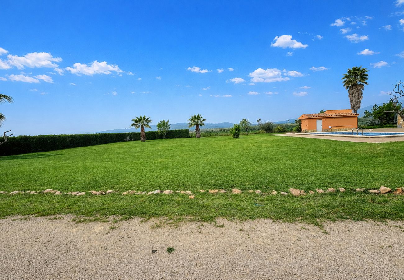 Villa à Alcocebre / Alcossebre - Villa con Piscina Privada y 2.000m² de Jardín
