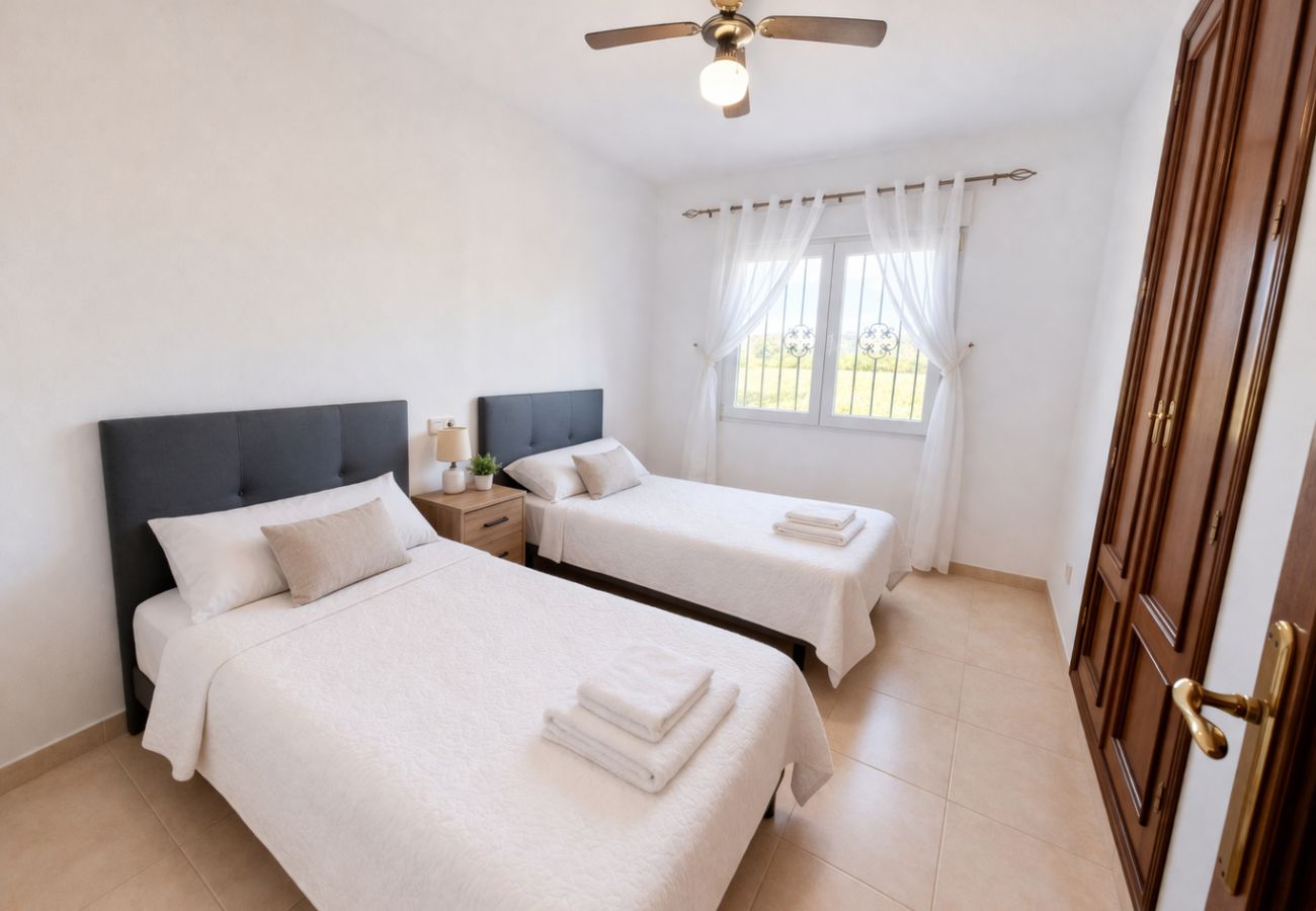 Villa à Alcocebre / Alcossebre - Villa con Piscina Privada y 2.000m² de Jardín