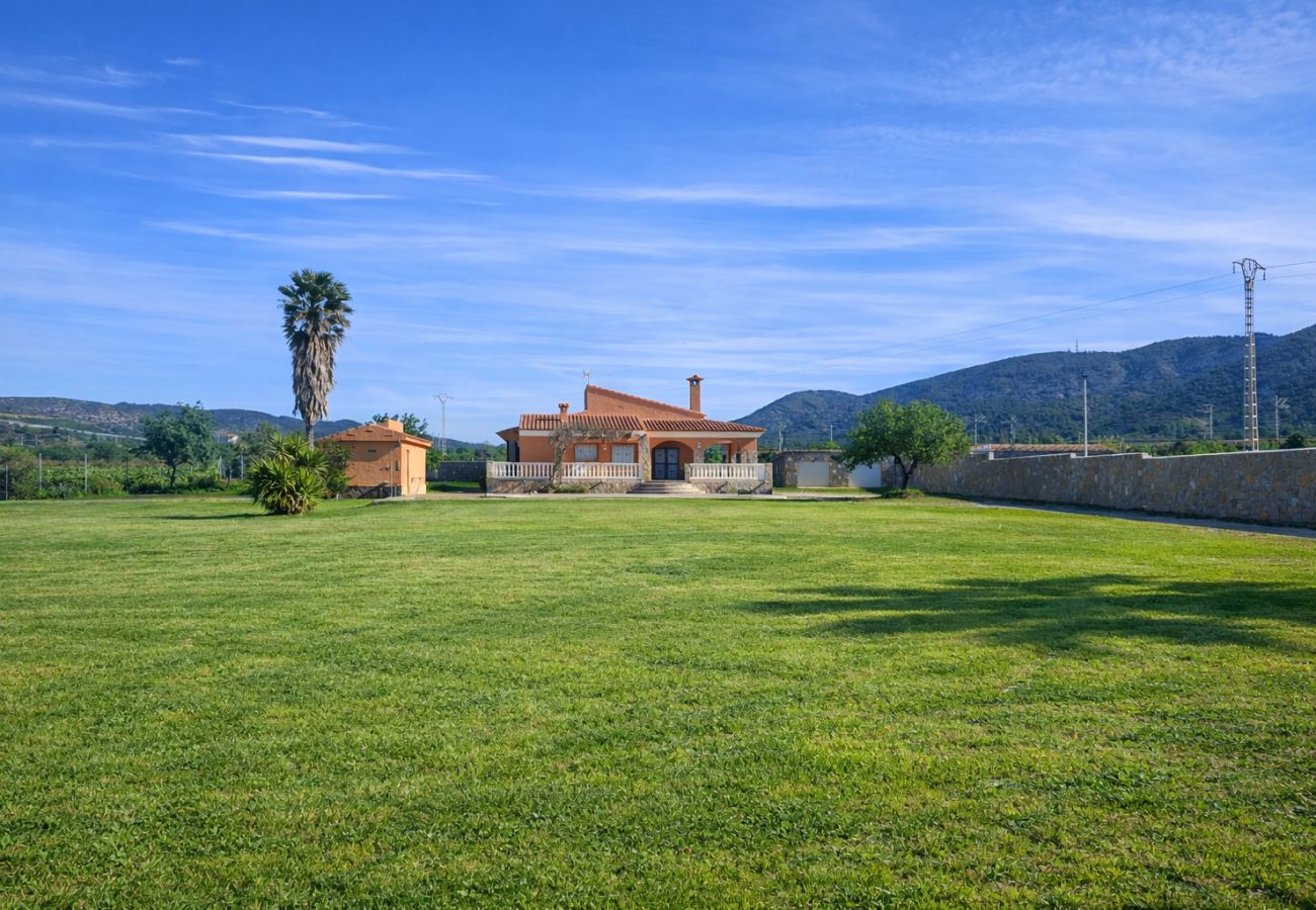 Villa à Alcocebre / Alcossebre - Villa con Piscina Privada y 2.000m² de Jardín