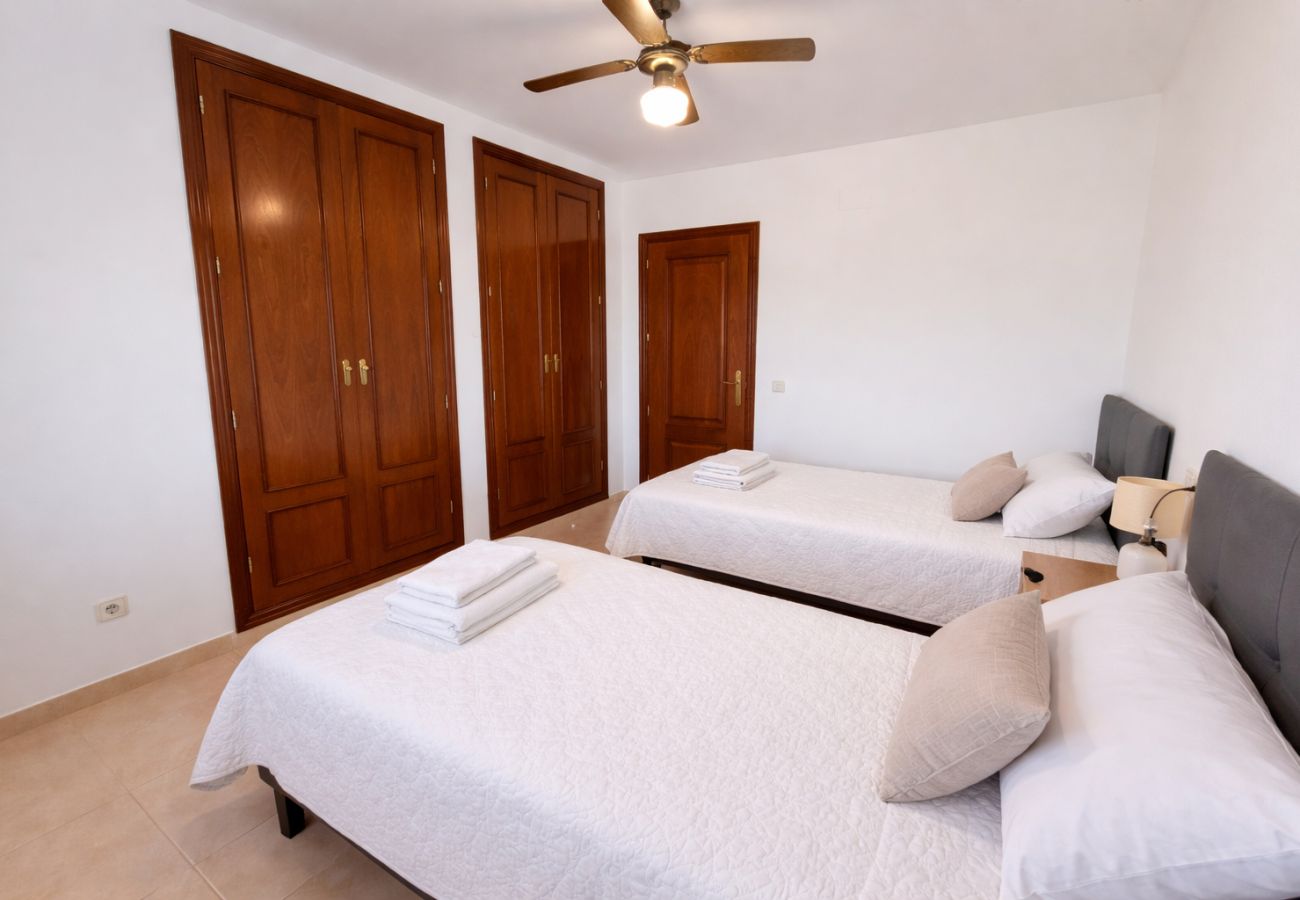 Villa à Alcocebre / Alcossebre - Villa con Piscina Privada y 2.000m² de Jardín