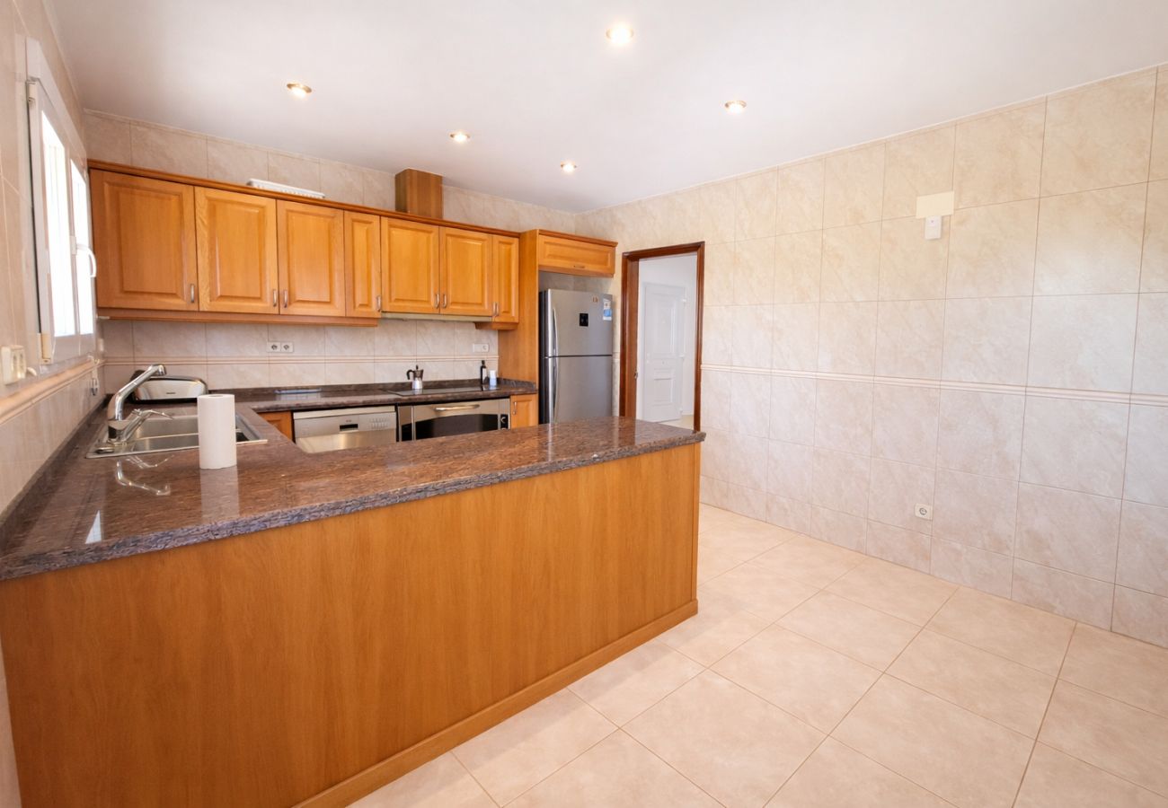 Villa à Alcocebre / Alcossebre - Villa con Piscina Privada y 2.000m² de Jardín