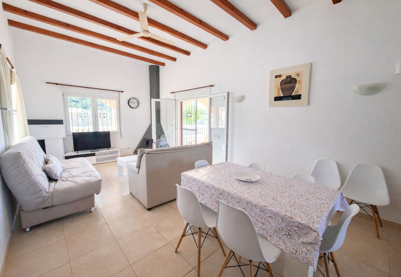 Villa à Alcocebre / Alcossebre - Villa con Piscina Privada y 2.000m² de Jardín