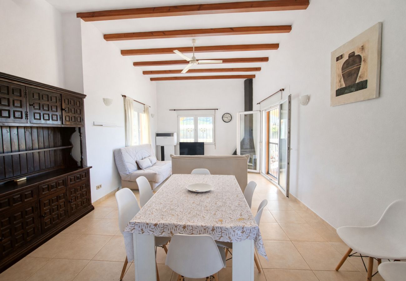 Villa à Alcocebre / Alcossebre - Villa con Piscina Privada y 2.000m² de Jardín