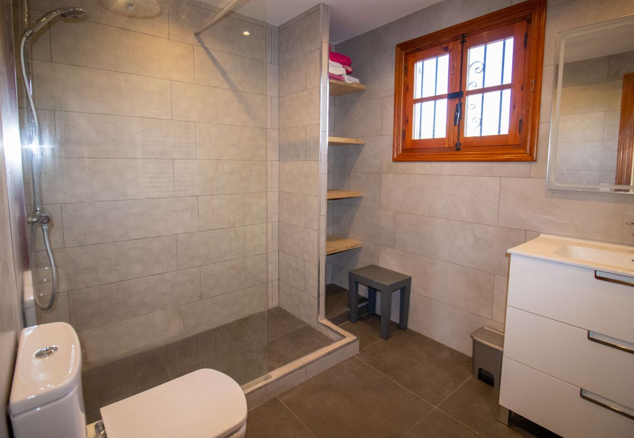 Maison mitoyenne à Alcocebre / Alcossebre - Casa adosada con piscina y jardín PLAYA ROMANA