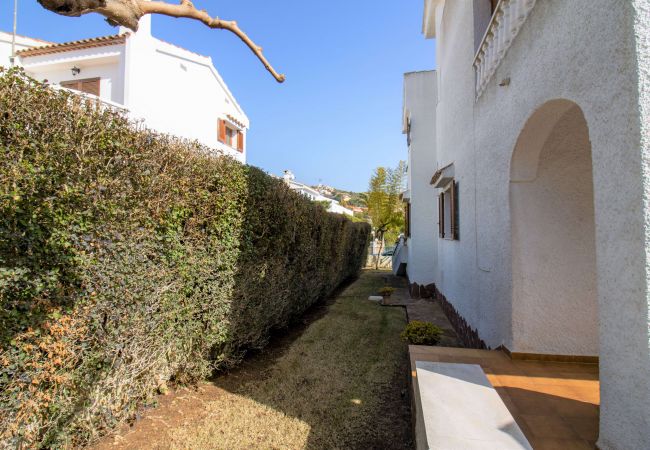 Villa à Alcocebre / Alcossebre - Chalet para 7 con jardín privado CALA BLANCA