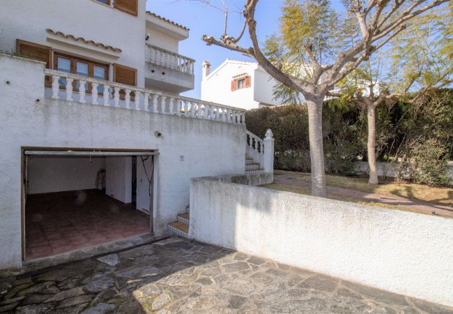 Villa à Alcocebre / Alcossebre - Chalet para 7 con jardín privado CALA BLANCA