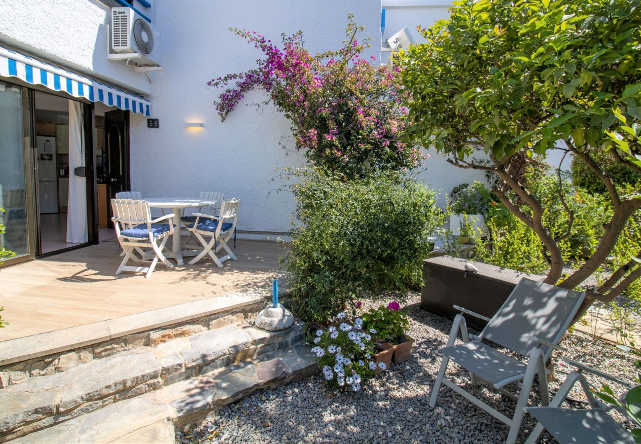 Maison mitoyenne à Alcocebre / Alcossebre - Bungalow con terraza y jardín privdo LAS FUENTES