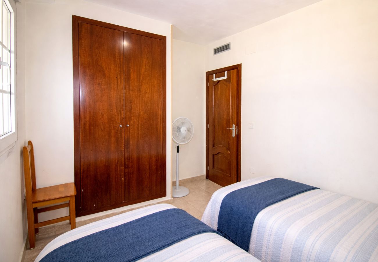 Appartement à Alcocebre / Alcossebre - Bajo con terraza junto a la piscina - Madeira