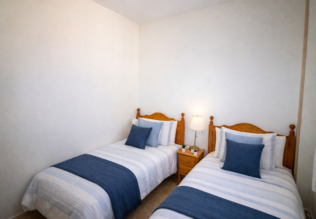 Appartement à Alcocebre / Alcossebre - Bajo con terraza junto a la piscina - Madeira